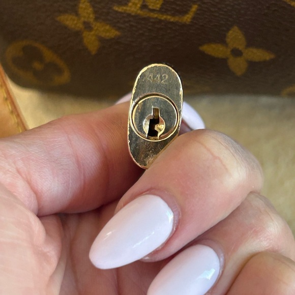 AUTHENTIC LOUIS VUITTON SPEEDY 35 WITH LV STRAP, LOCK & KEY - Picture 14 of 17